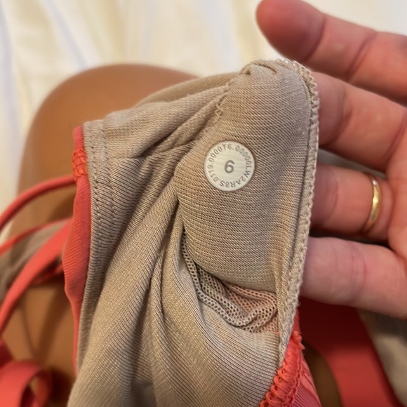Lululemon Energy Bra - Picture 3 of 3